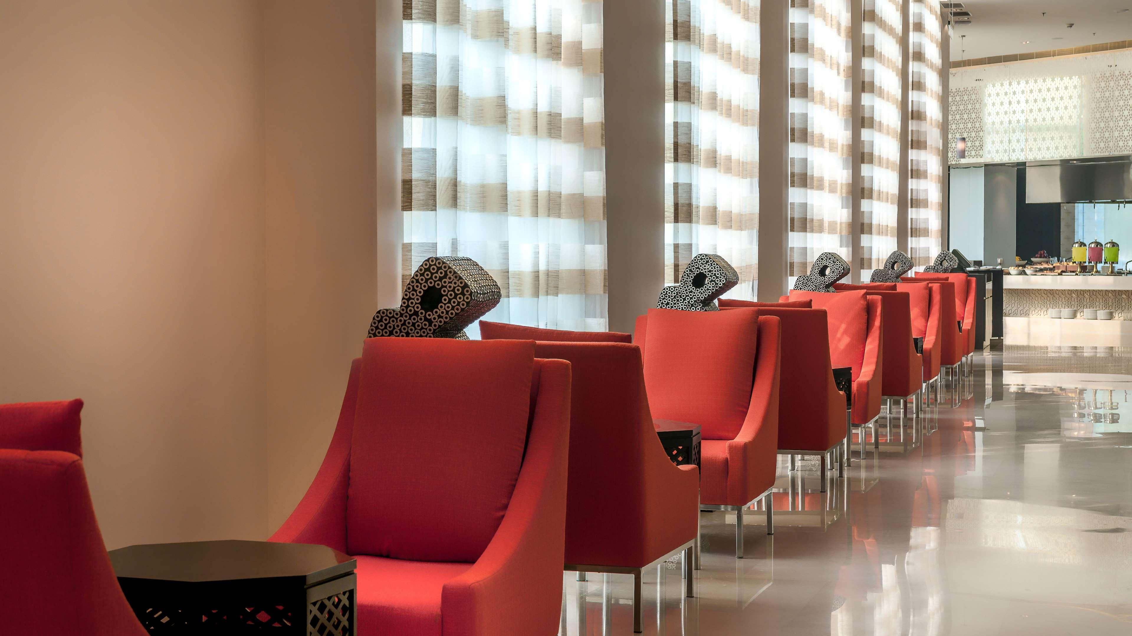 Hyatt Place Gurgaon Udyog Vihar Eksteriør billede The lounge at the airport