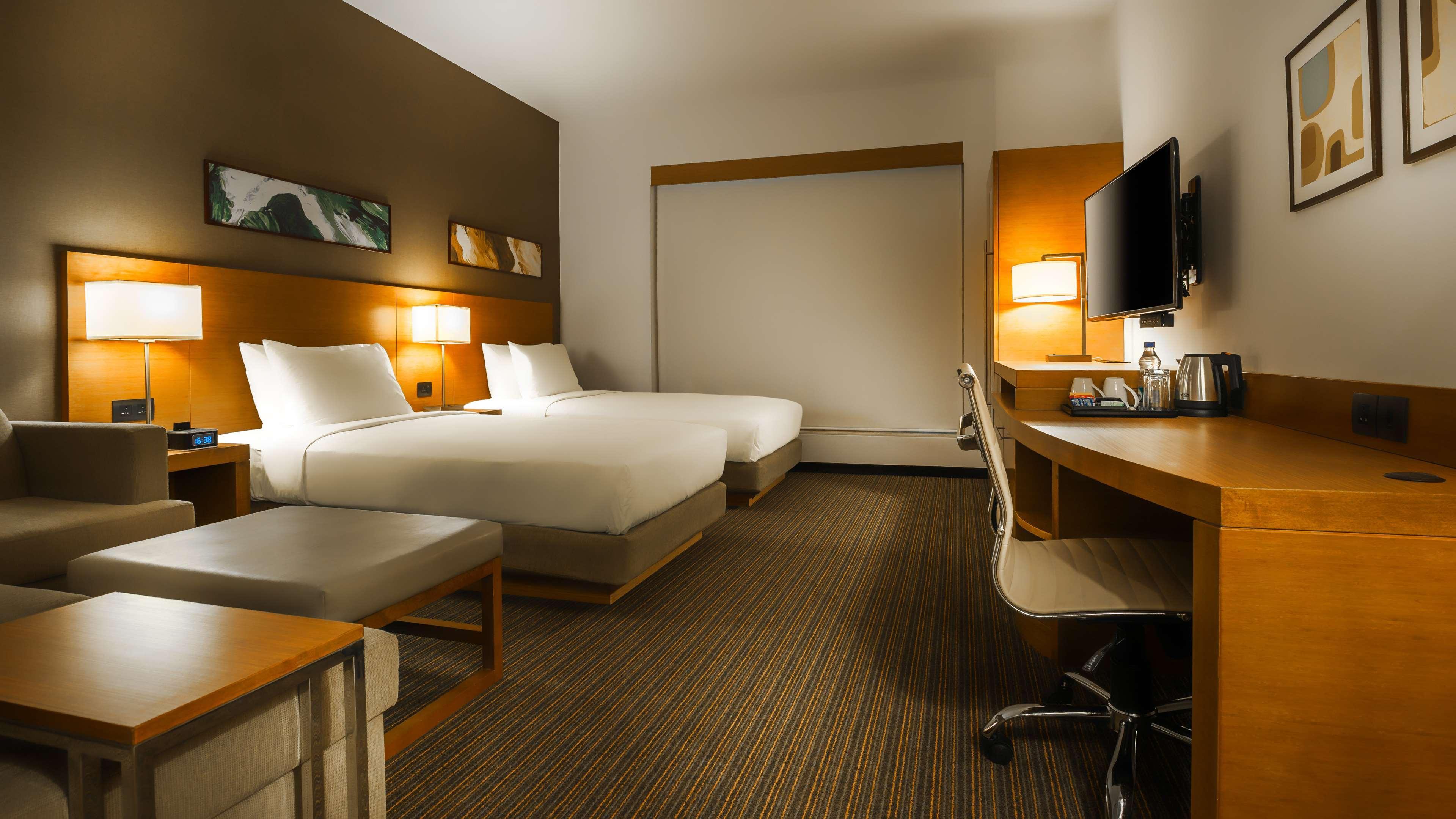 Hyatt Place Gurgaon Udyog Vihar Eksteriør billede A typical room at the Holiday Inn Express
