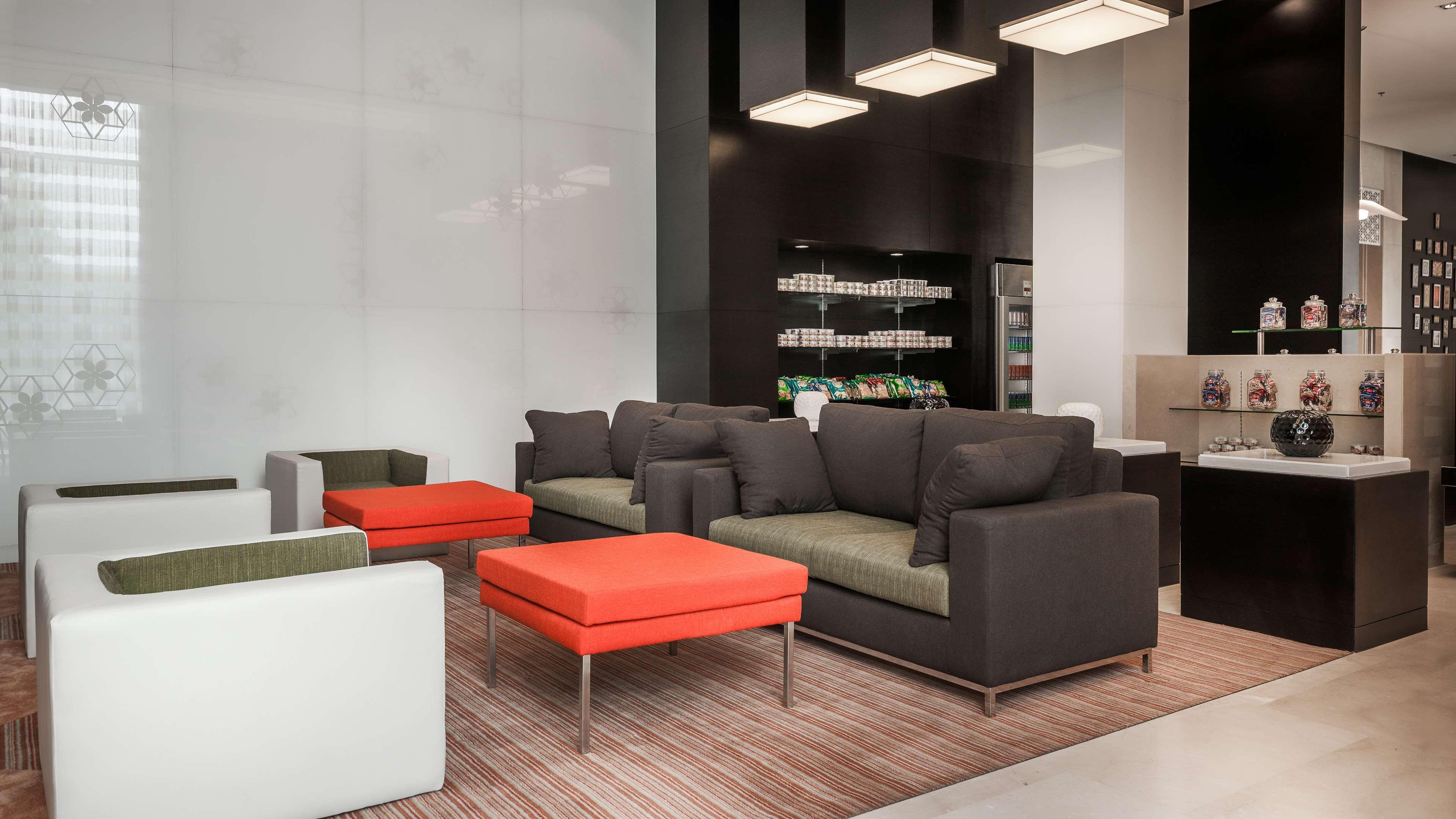Hyatt Place Gurgaon Udyog Vihar Eksteriør billede The lounge at the airport