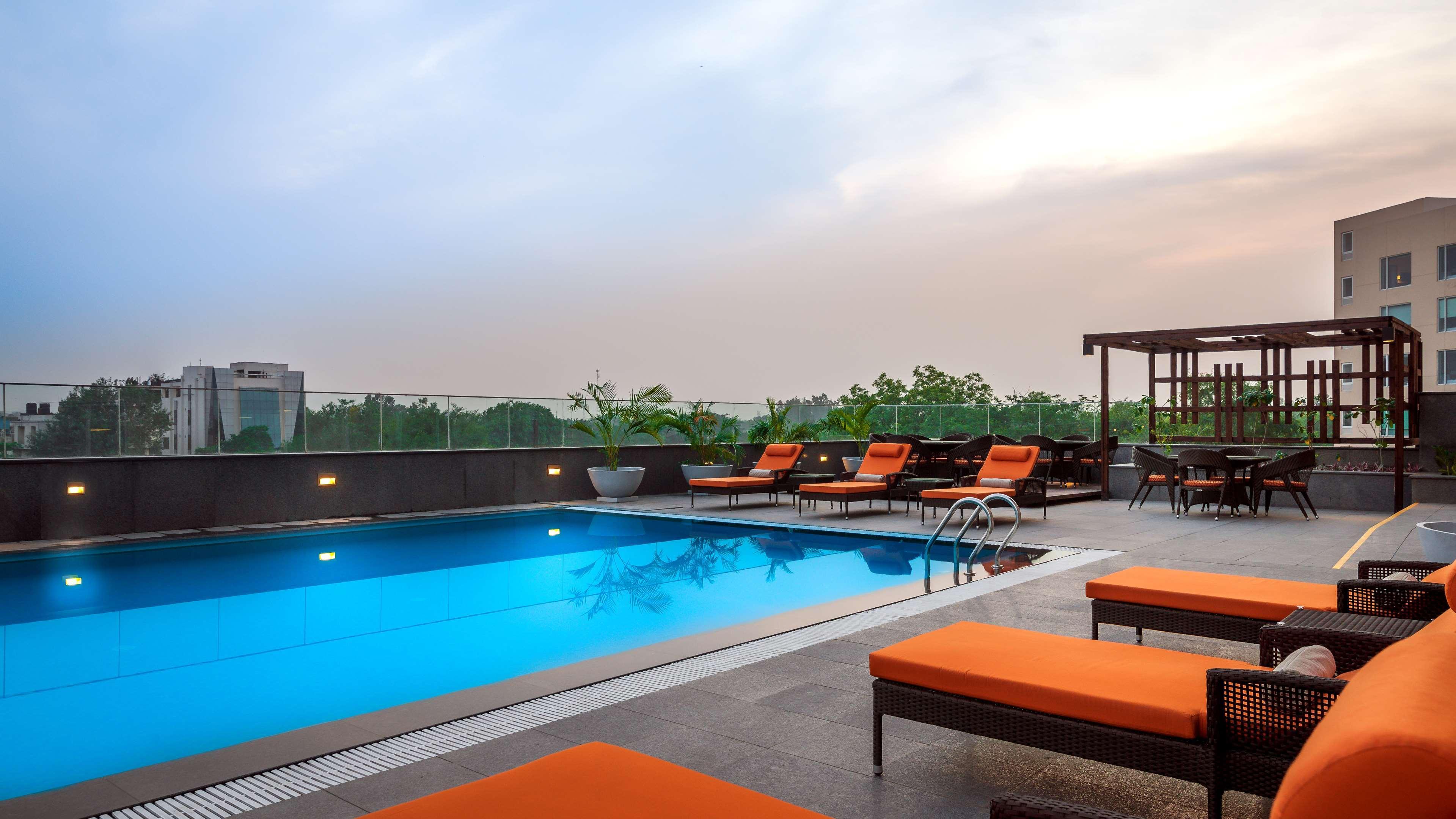 Hyatt Place Gurgaon Udyog Vihar Eksteriør billede The Park, New Delhi