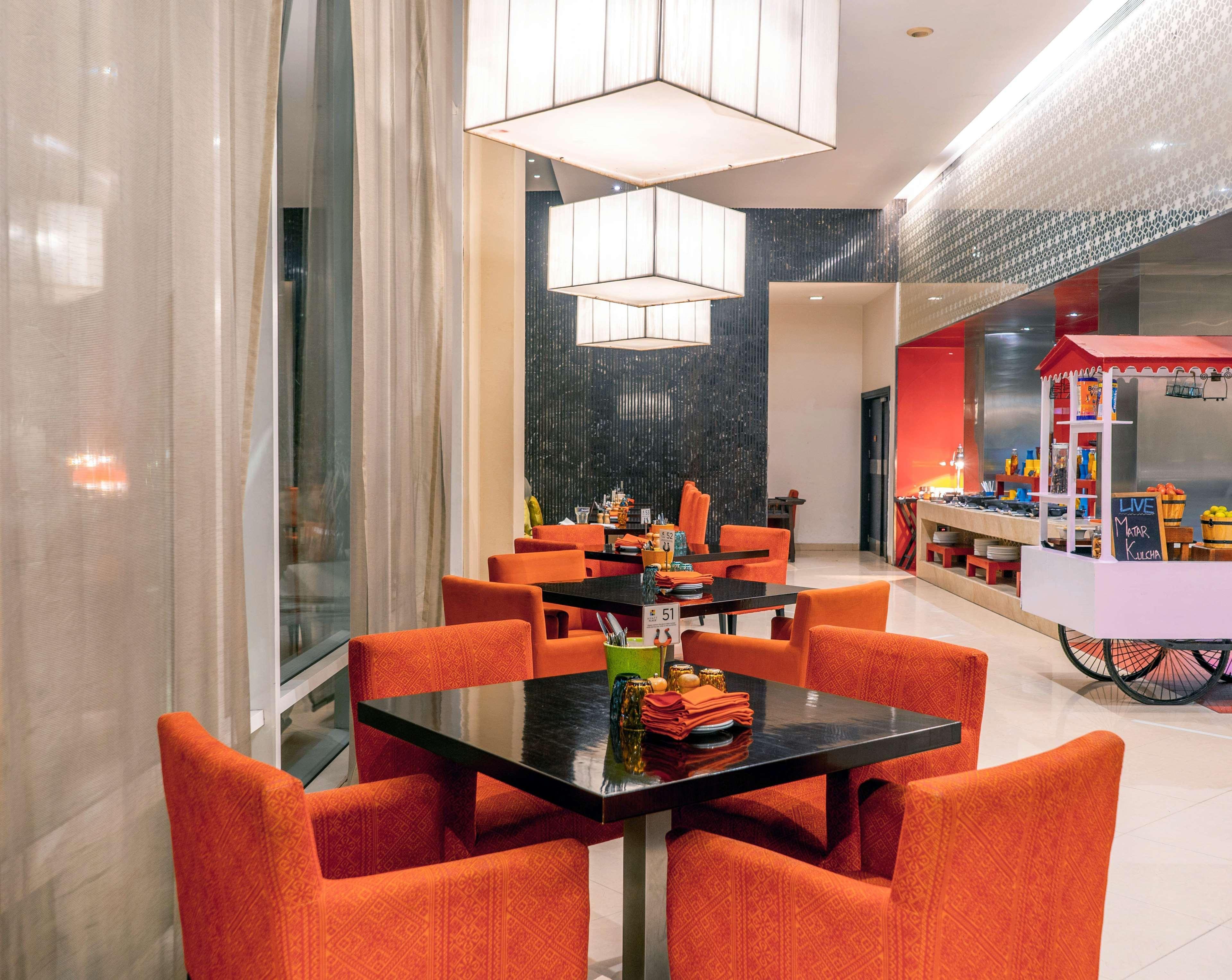 Hyatt Place Gurgaon Udyog Vihar Eksteriør billede The restaurant