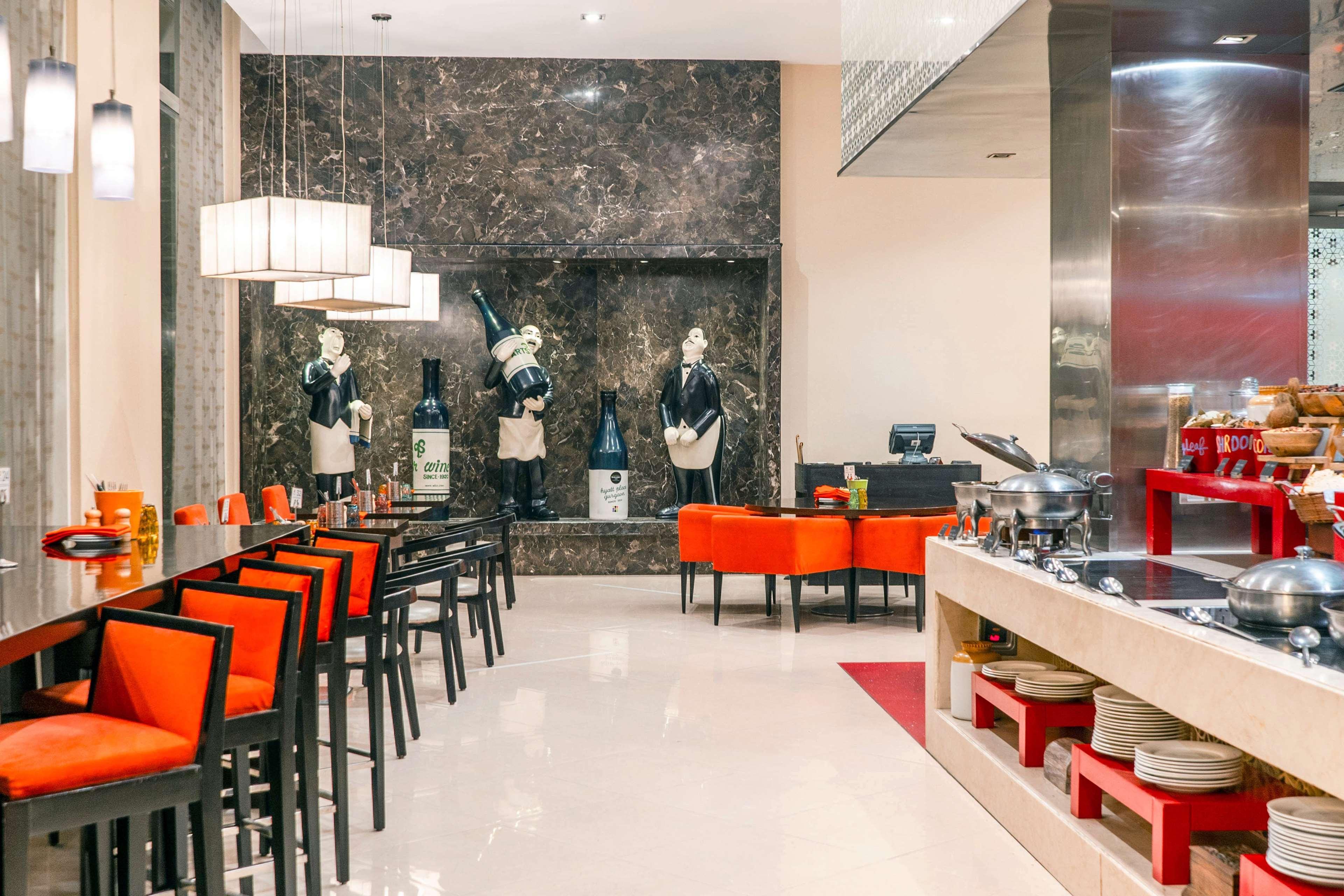 Hyatt Place Gurgaon Udyog Vihar Eksteriør billede The restaurant