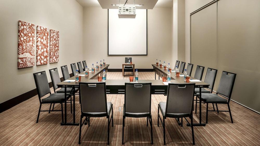 Hyatt Place Gurgaon Udyog Vihar Eksteriør billede A meeting room at a hotel